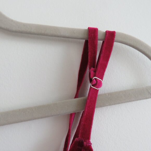 URBAN OUTFITTERS OUT FROM UNDER Velvet Triangle Bralette Raspberry Purple Goth - Picture 3 of 12